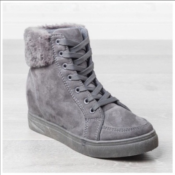 Faux Fur Gray Lace Up Style Wedge Insole Winter Boots Women’s various sizes NIB - Picture 2 of 14